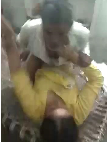 পিতৃয়ে কন্যাৰ সৈতে যৌন সম্পৰ্ক স্থাপন কৰিছে - Assamese Sex Videos